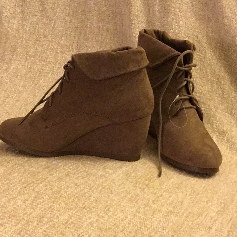 Brand New Ankle Boot, Light brown Suede. Size 6.5